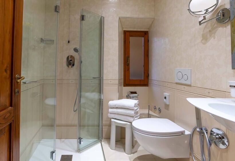 اتاق استاندارد سه نفره, Alba Palace