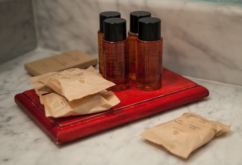 اتاق استاندارد چهار تخته, Alba Palace