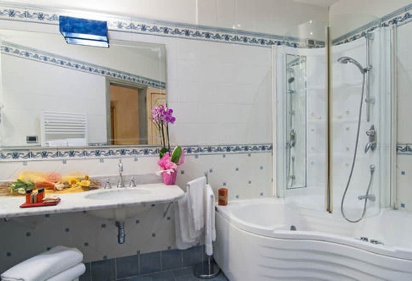 اتاق استاندارد چهار تخته, Alba Palace