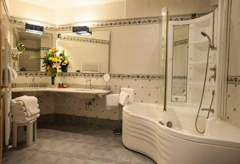 اتاق استاندارد چهار تخته, Alba Palace