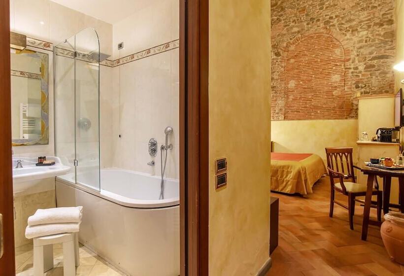 اتاق استاندارد چهار تخته, Alba Palace