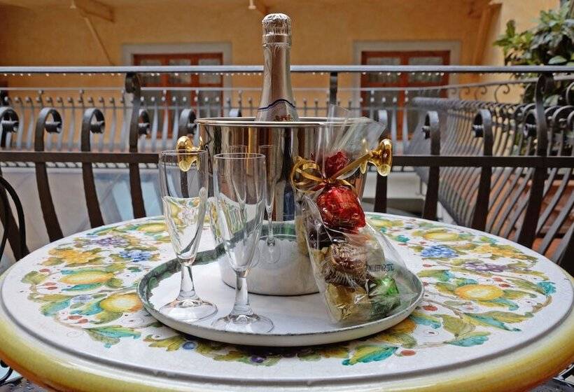 اتاق استاندارد چهار تخته, Alba Palace