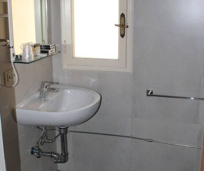 اتاق استاندارد چهار تخته, Albergo Firenze