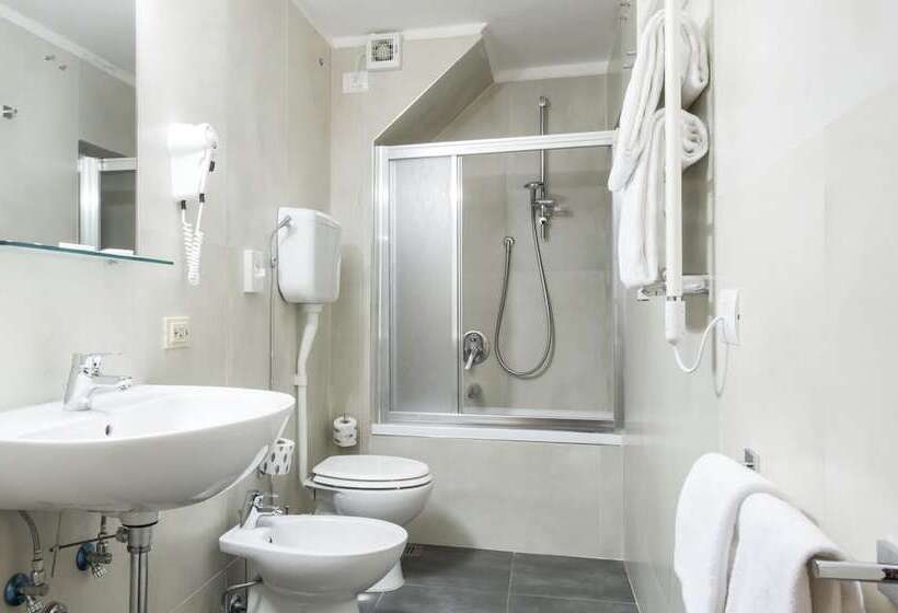 اتاق استاندارد چهار تخته, Albergo Firenze