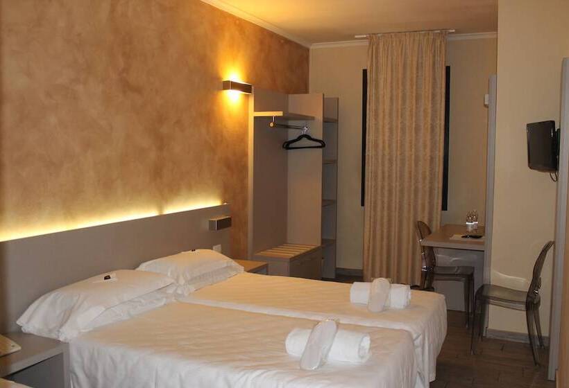 اتاق سوپریور سه تخته, Albergo Firenze