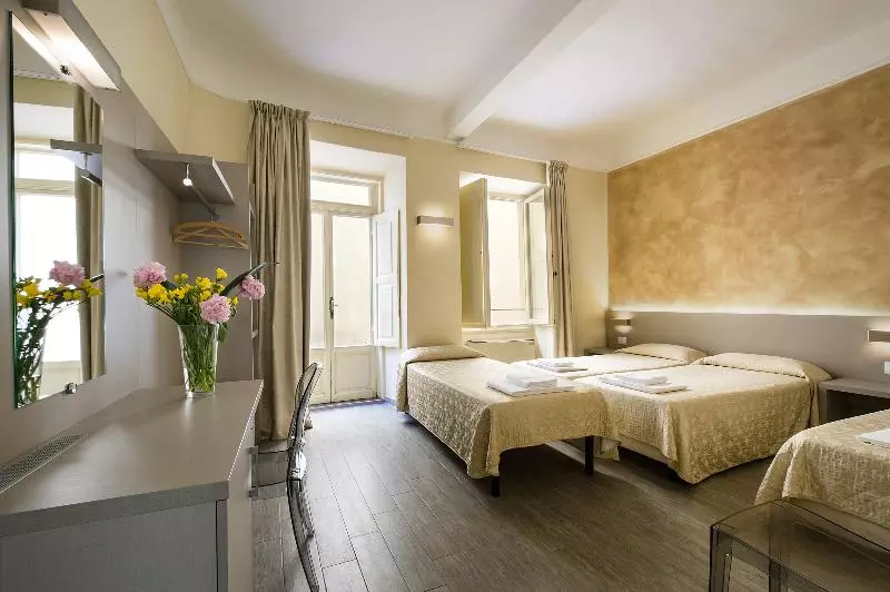 اتاق استاندارد سه نفره, Albergo Firenze