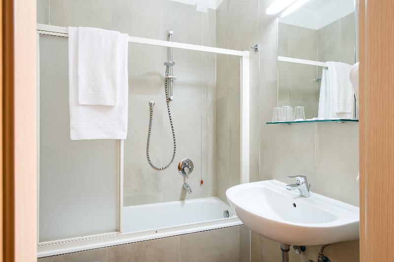 اتاق استاندارد سه نفره, Albergo Firenze