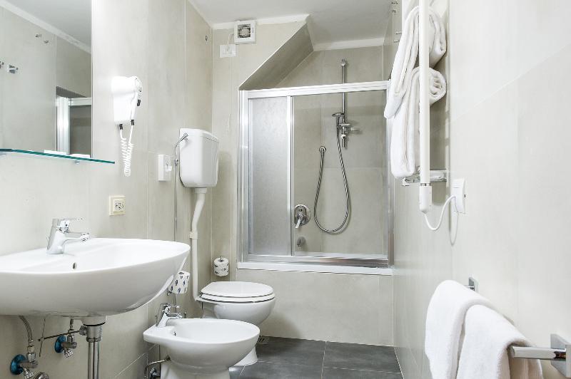 اتاق استاندارد چهار تخته, Albergo Firenze