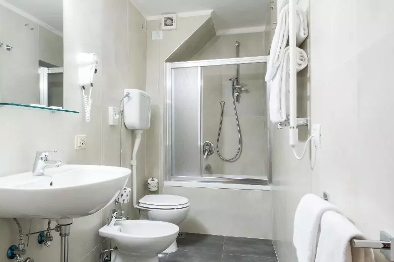 اتاق استاندارد چهار تخته, Albergo Firenze