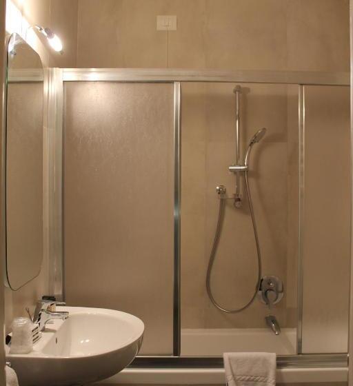 اتاق استاندارد سه نفره, Albergo Firenze