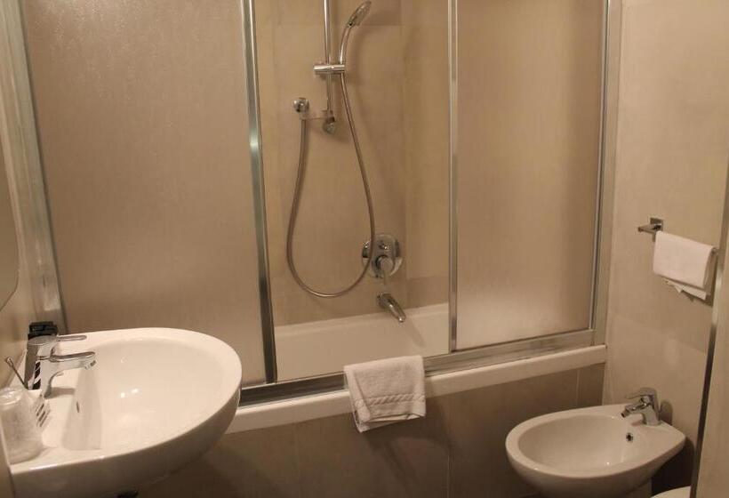 اتاق سوپریور سه تخته, Albergo Firenze