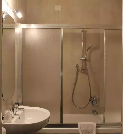 اتاق سوپریور چهار تخته, Albergo Firenze
