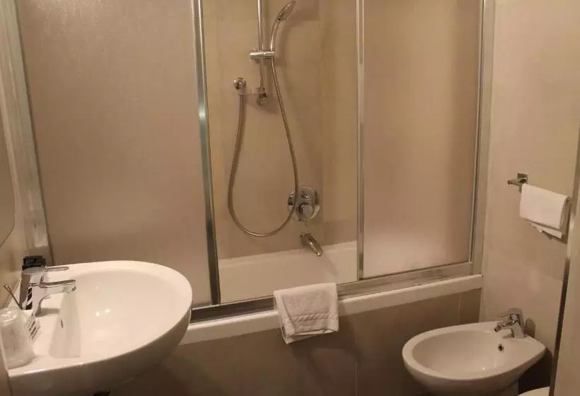 اتاق سوپریور چهار تخته, Albergo Firenze