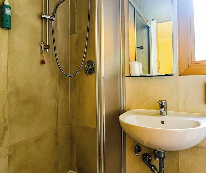 اتاق استاندارد سه نفره, Albergo Firenze