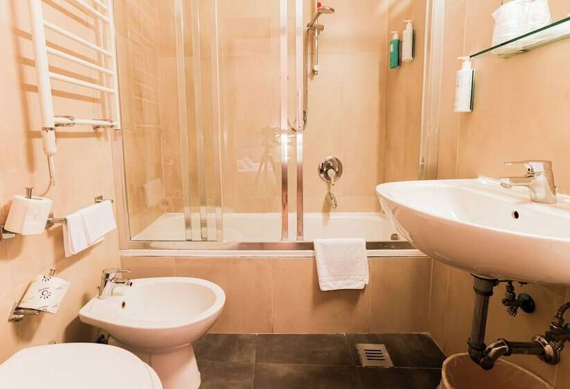 اتاق استاندارد چهار تخته, Albergo Firenze