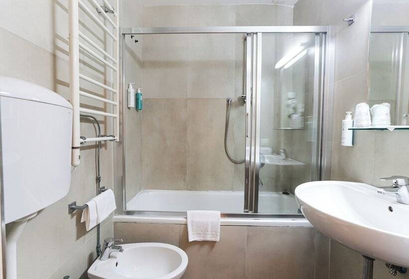 اتاق سوپریور سه تخته, Albergo Firenze