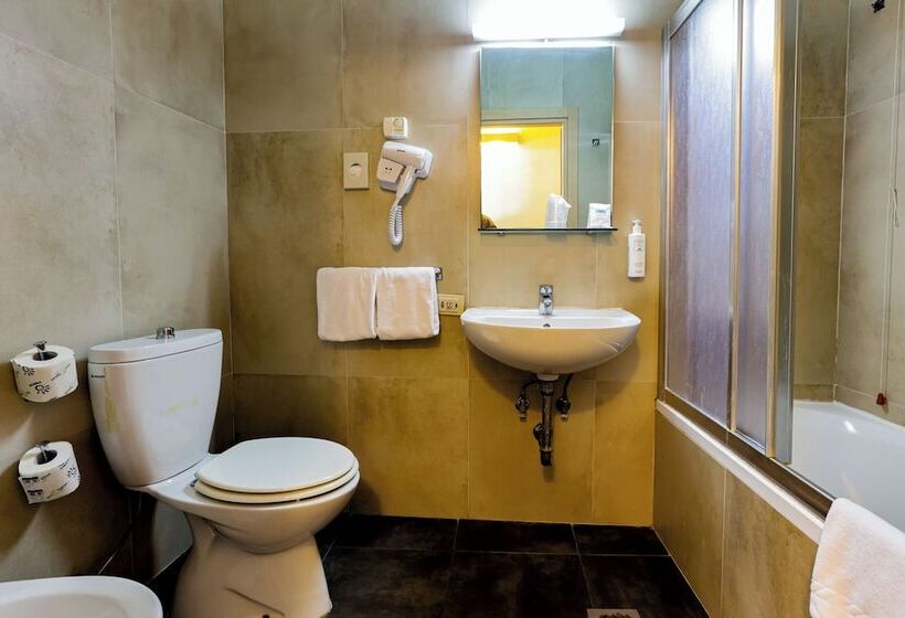 اتاق سوپریور چهار تخته, Albergo Firenze