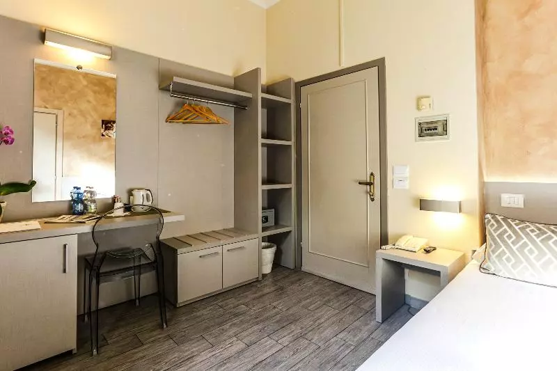 اتاق استاندارد یک نفره, Albergo Firenze