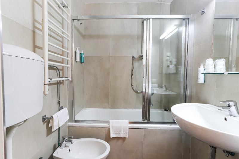 اتاق سوپریور سه تخته, Albergo Firenze