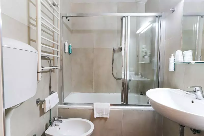 اتاق سوپریور سه تخته, Albergo Firenze