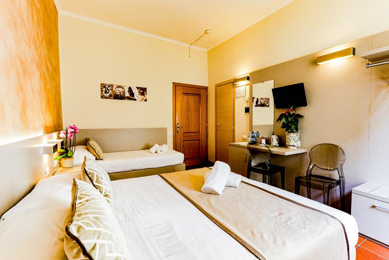 اتاق سوپریور سه تخته, Albergo Firenze