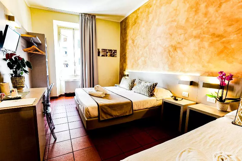 اتاق سوپریور سه تخته, Albergo Firenze