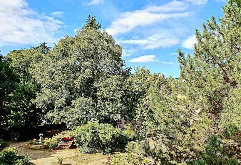 اتاق سوپریور با چشم‌انداز باغ, Annalena