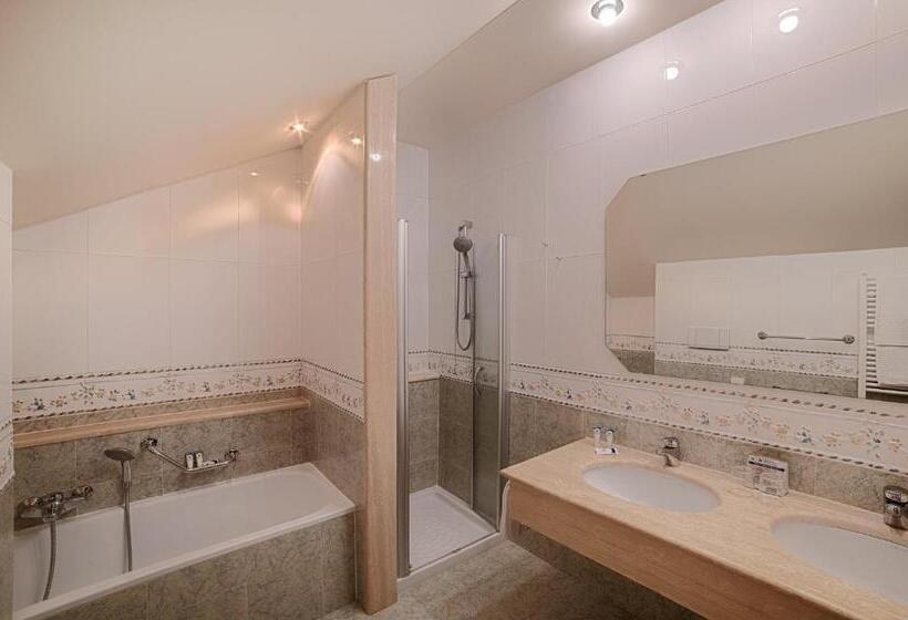 Suite with lake view, Bellavista Relax