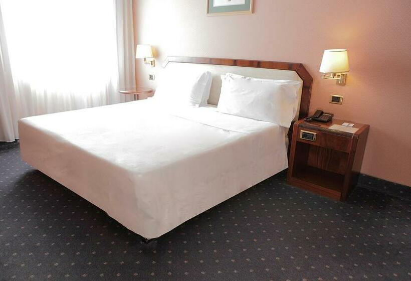 اتاق استاندارد, Bristol