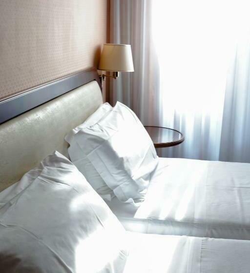 اتاق استاندارد سه نفره, Bristol