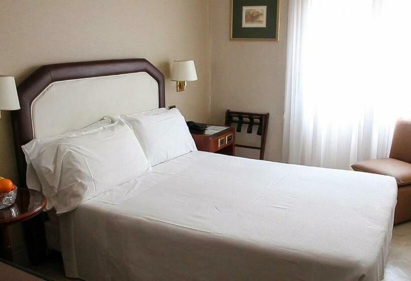 اتاق استاندارد سه نفره, Bristol