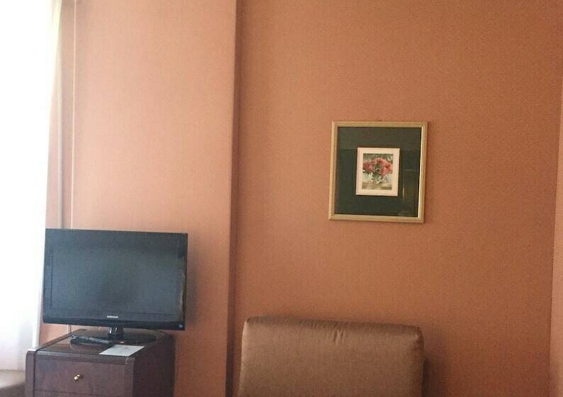 اتاق استاندارد سه نفره, Bristol