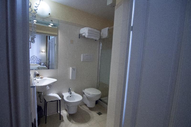 اتاق استاندارد چهار تخته, Cimabue