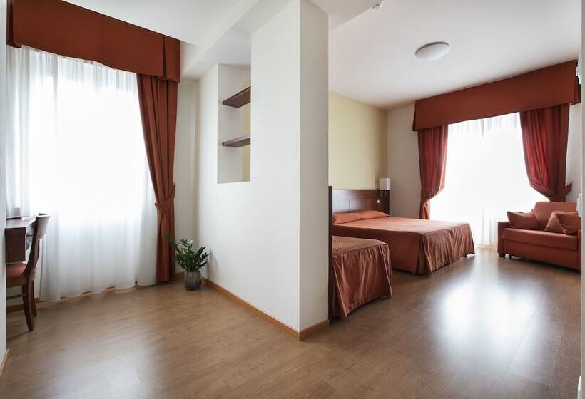 اتاق استاندارد سه نفره, Conradi