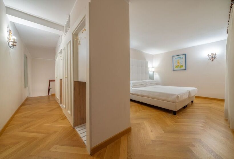 اتاق خانوادگی, Croce Di Malta