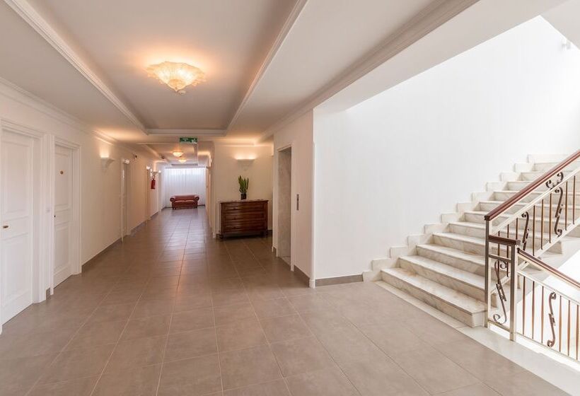 Camera Tripla Superiore, Delle Palme