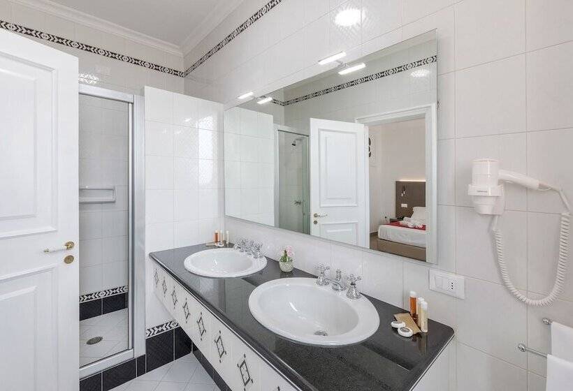 Camera Quadrupla Superiore, Delle Palme