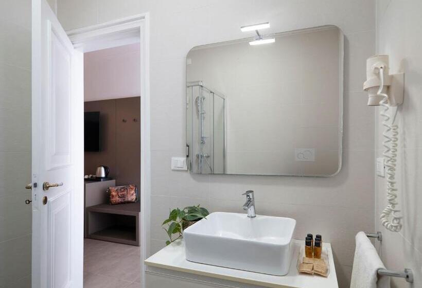 Camera Superiore, Delle Palme