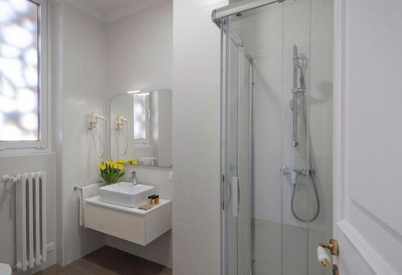 Camera Quadrupla Superiore, Delle Palme