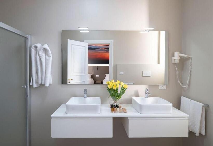 Camera Quadrupla Superiore, Delle Palme