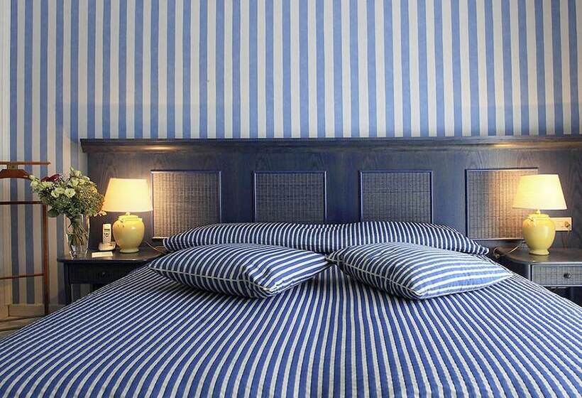 Номер Стандарт Трехместный, Desiree