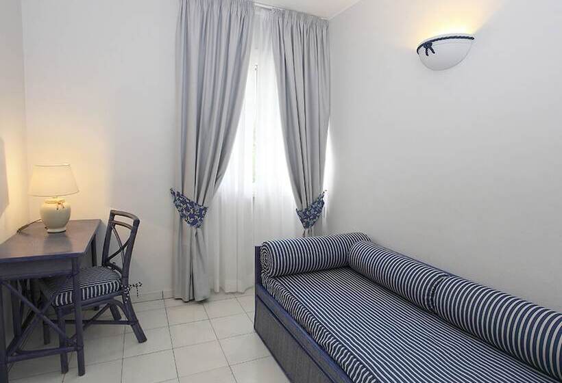 Номер Стандарт Трехместный, Desiree