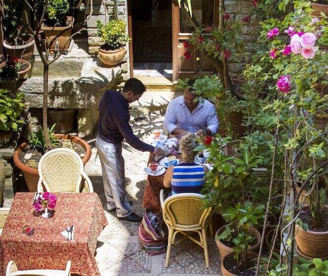 غرفة سوبيريور, Elimo