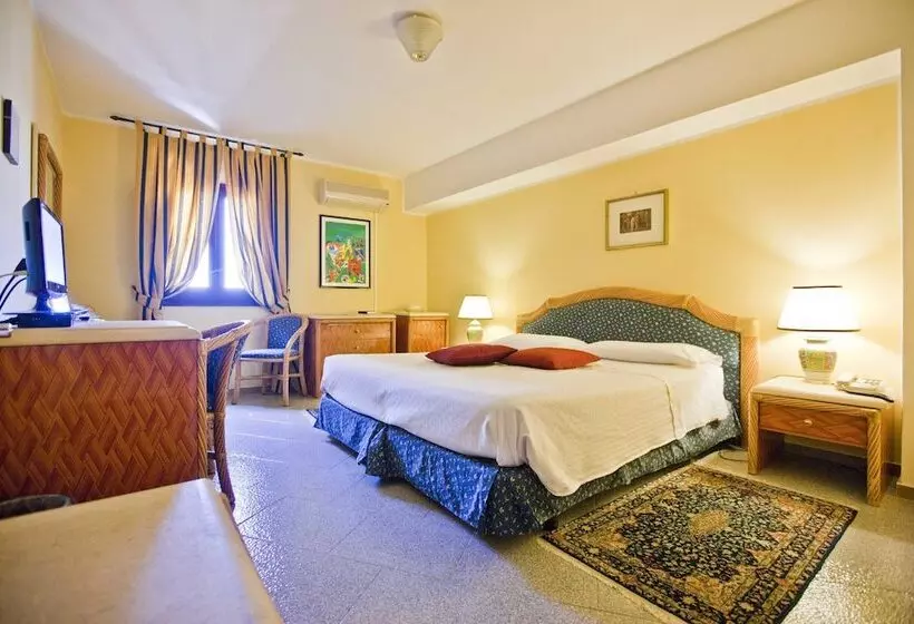 Superior Room, Elimo