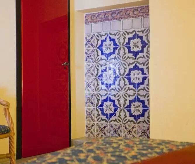 Deluxe Room, Elimo