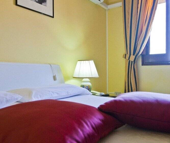 غرفة ديلوكس, Elimo