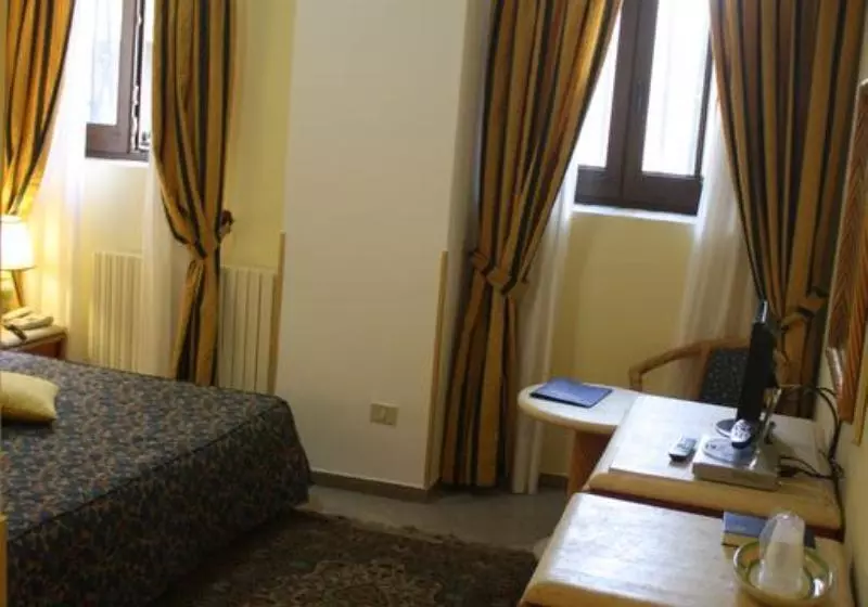 Classic Room, Elimo