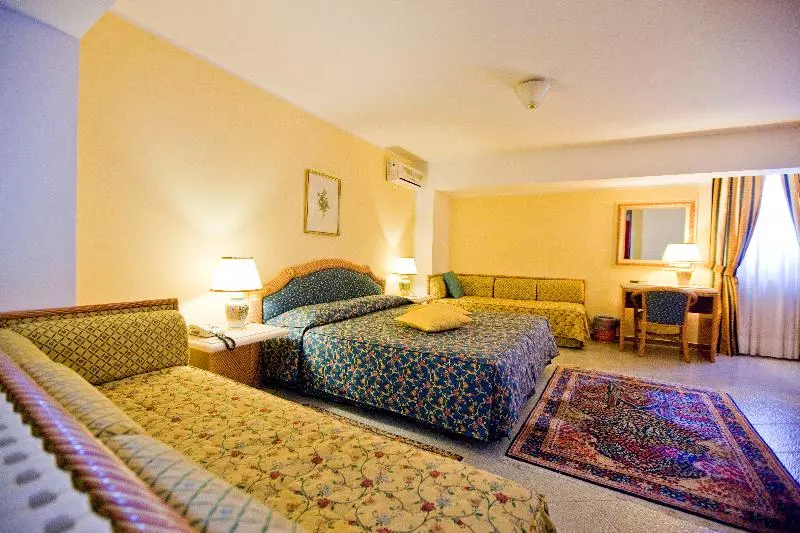 Standard Quadruple Room, Elimo
