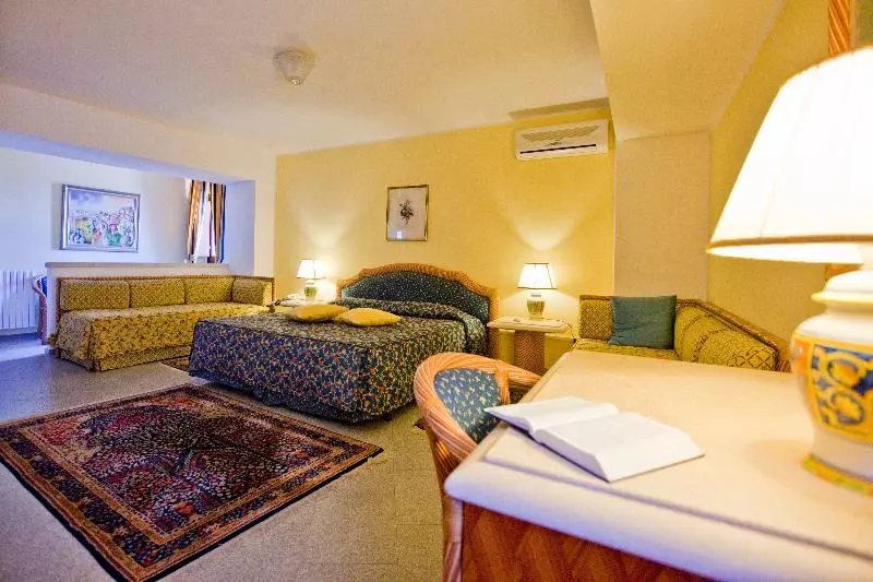 Standard Quadruple Room, Elimo