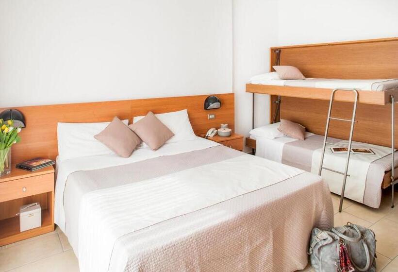 景色の見えるスタンダード4人部屋, Europa